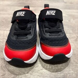 Like new Nike WearAllDay Toddler Sneakers Size NA CJ3818-012 Black Red Size 6C